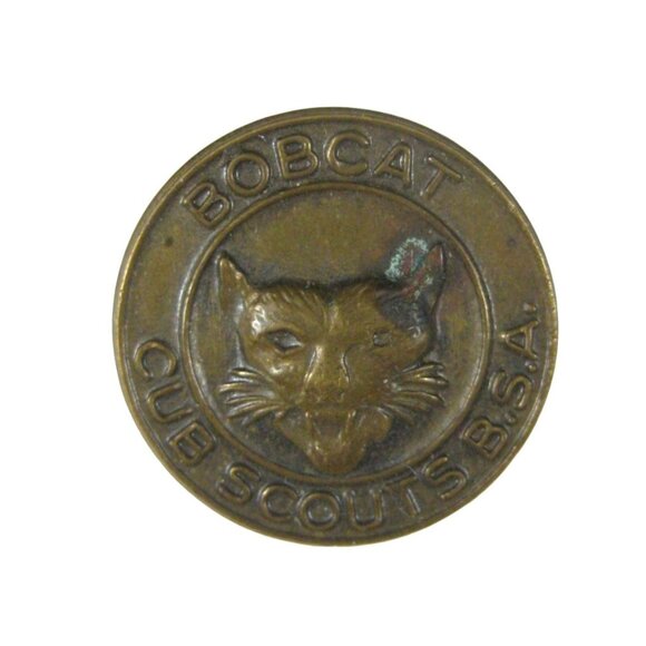 Cub Scouts B.S.A. Bobcat Pin .6 inch Jewelry Goldtone Brass - Picture 1 of 5